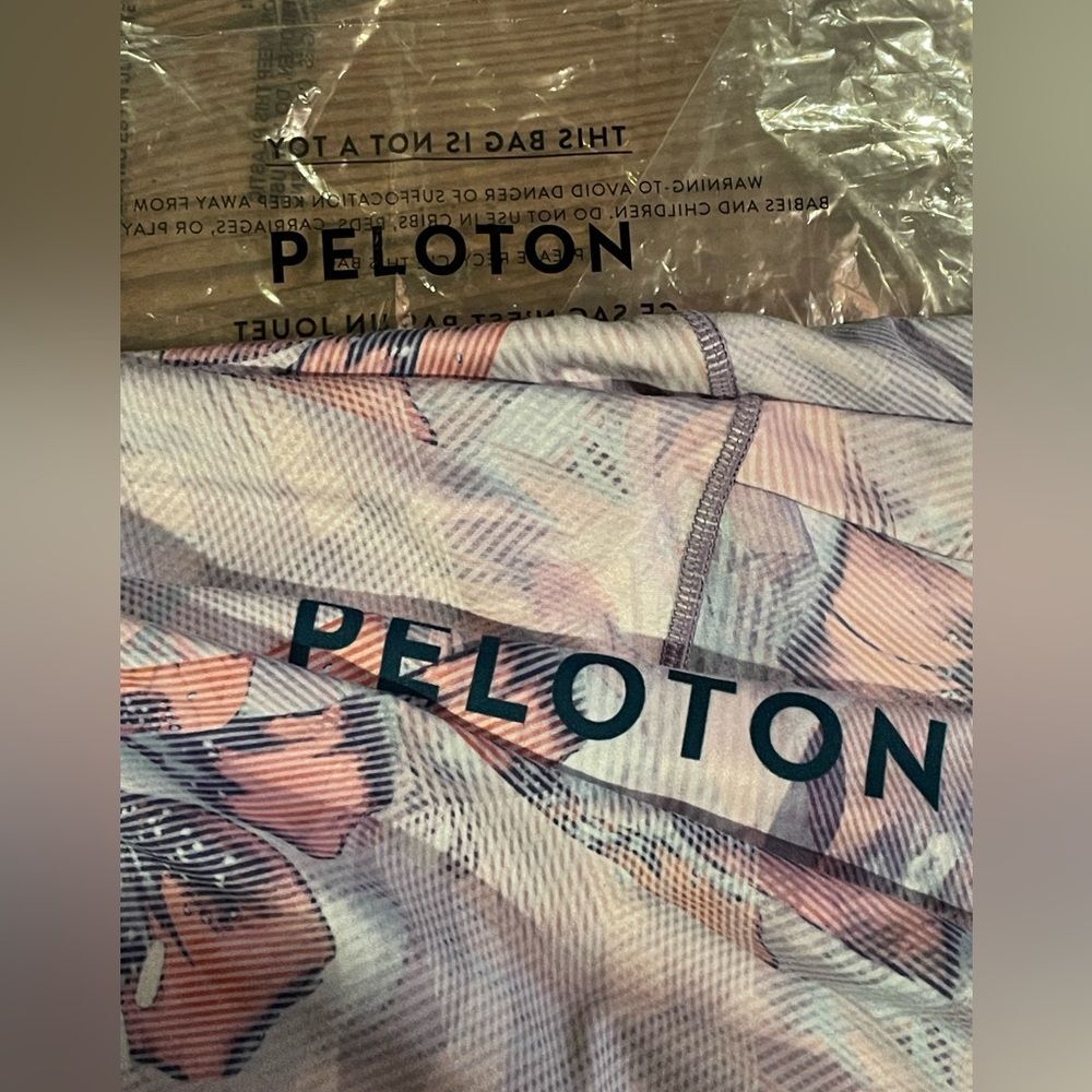 Peloton Leggings. High waist capri length. Reversible- pink inside!